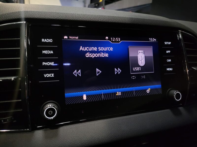 SKODA KAROQ 1.5 TSI 150cv Style DSG7 // APPLE CARPLAY/SIEGES CHAUFFANTS/ATTELAGE/CAMERA