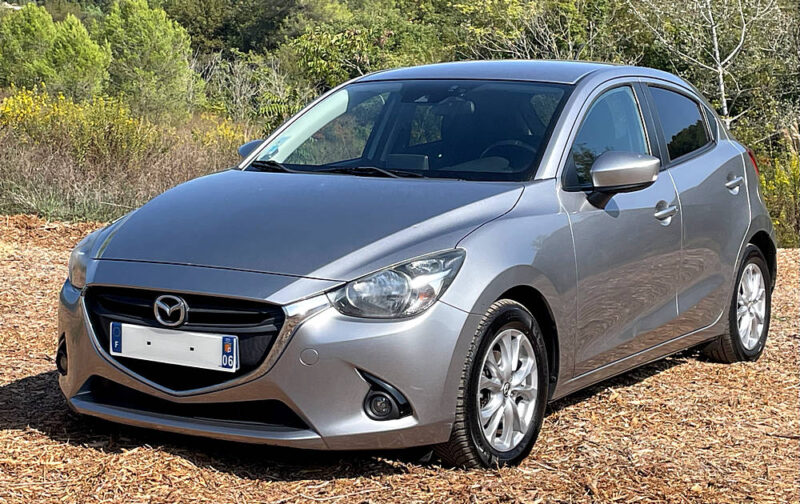 MAZDA 2 2015
