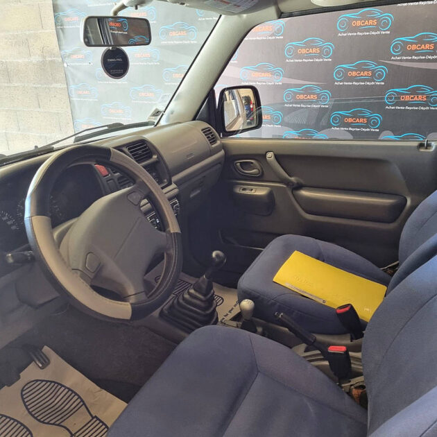 SUZUKI JIMNY Véhicule tout terrain fermé 2003