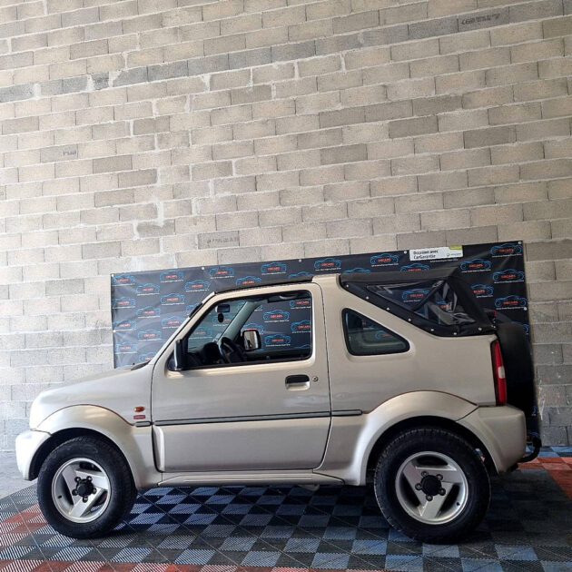 SUZUKI JIMNY Véhicule tout terrain fermé 2003
