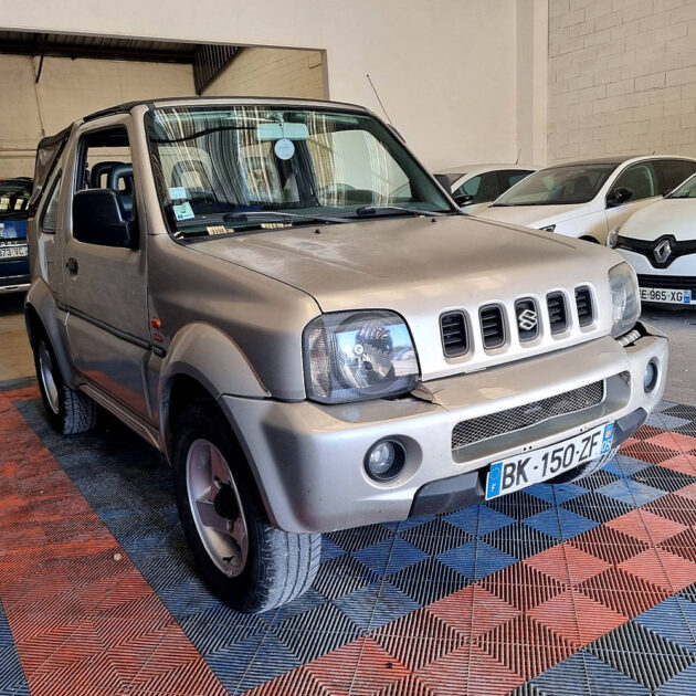 SUZUKI JIMNY Véhicule tout terrain fermé 2003