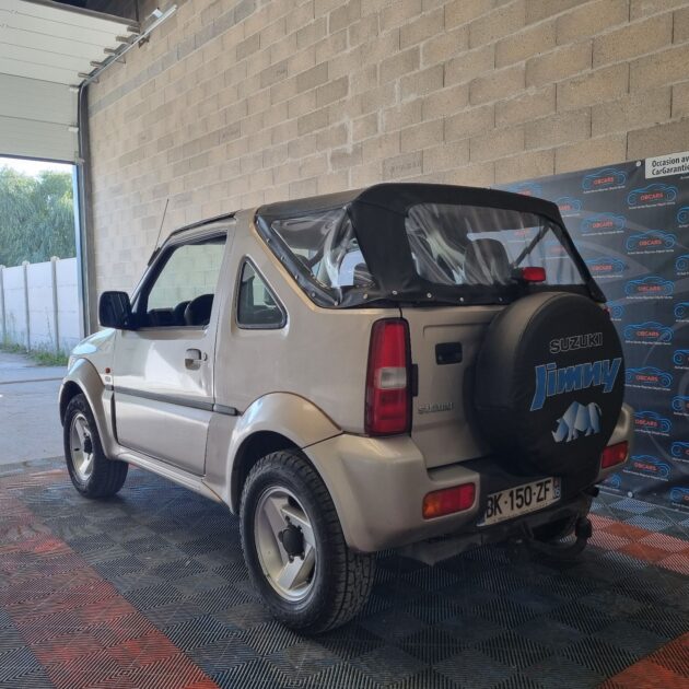 SUZUKI JIMNY Véhicule tout terrain fermé 2003