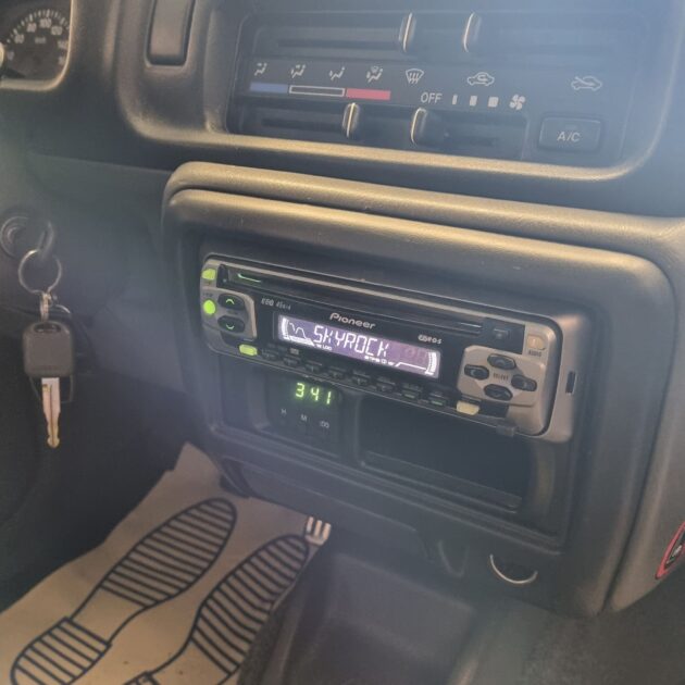 SUZUKI JIMNY Véhicule tout terrain fermé 2003