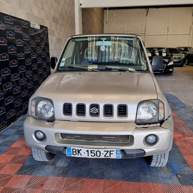 SUZUKI JIMNY Véhicule tout terrain fermé 2003