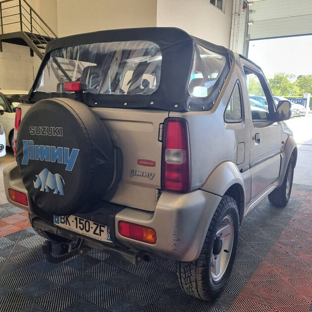SUZUKI JIMNY Véhicule tout terrain fermé 2003