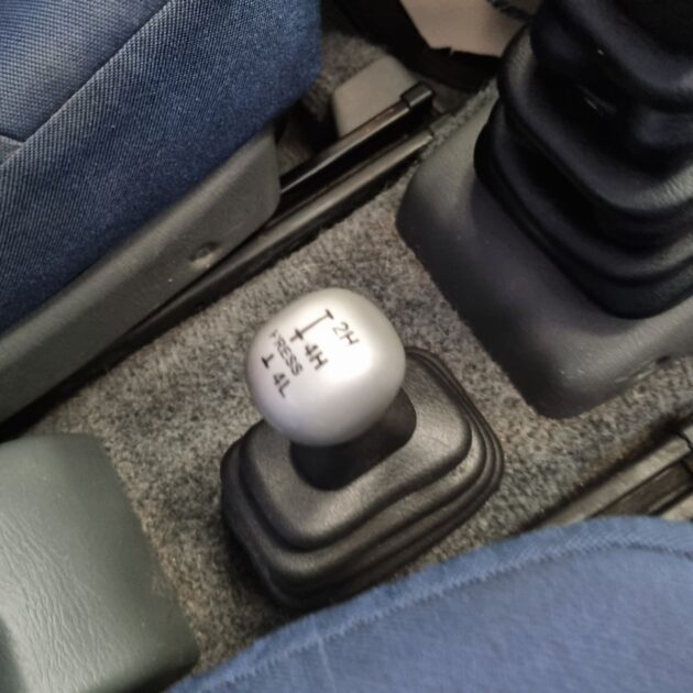 SUZUKI JIMNY Véhicule tout terrain fermé 2003