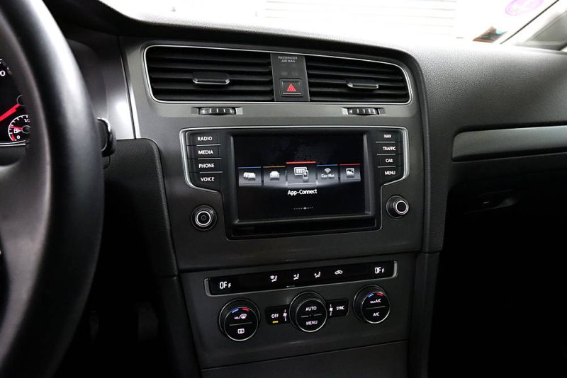 VOLKSWAGEN GOLF VII 2016