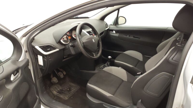 PEUGEOT 207 2009