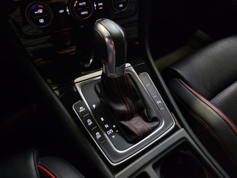 VOLKSWAGEN GOLF VII 7 GTI 230cv CARPLAY / CAMERA/ AIDES A LA CONDUITE