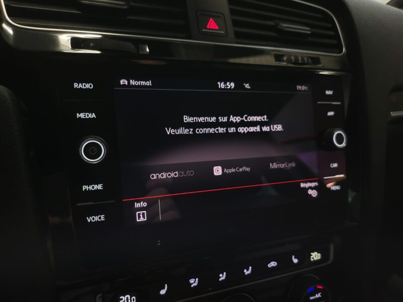 VOLKSWAGEN GOLF VII 7 GTI 230cv CARPLAY / CAMERA/ AIDES A LA CONDUITE