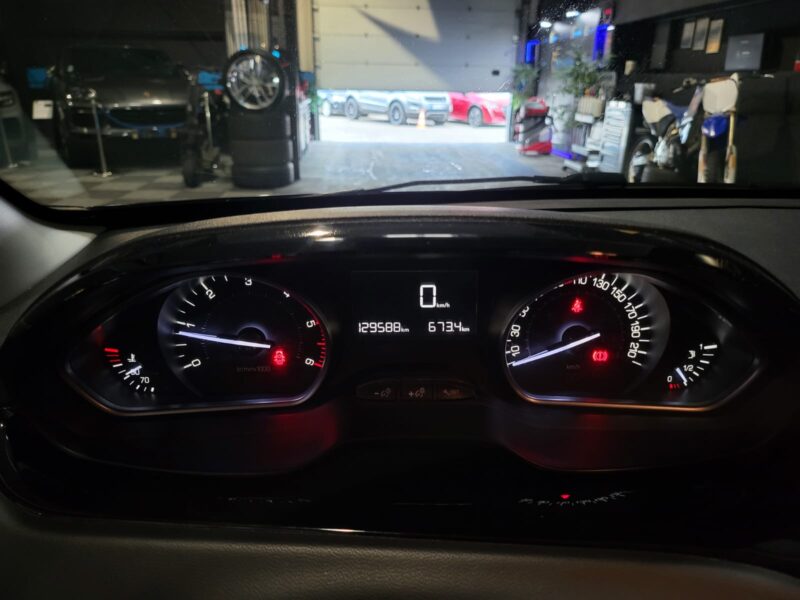 PEUGEOT 208 1.6 BlueHDi 75cv Active // APPLE CARPLAY/ANDROID AUTO/MIRROR LINK