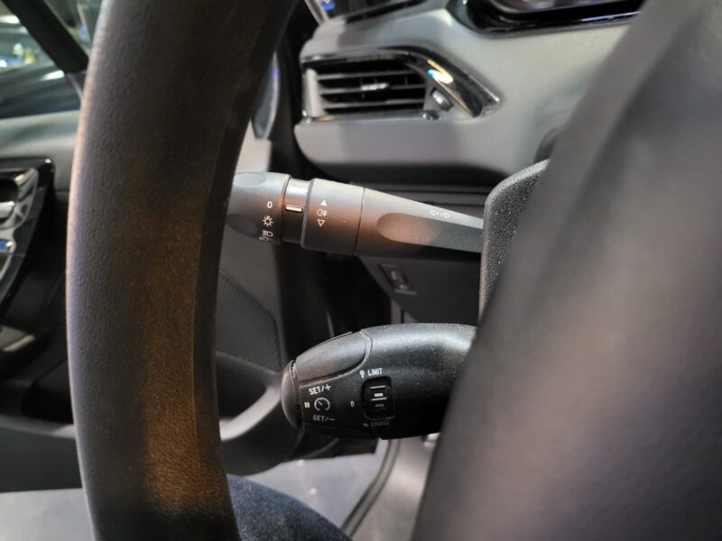 PEUGEOT 208 1.6 BlueHDi 75cv Active // APPLE CARPLAY/ANDROID AUTO/MIRROR LINK