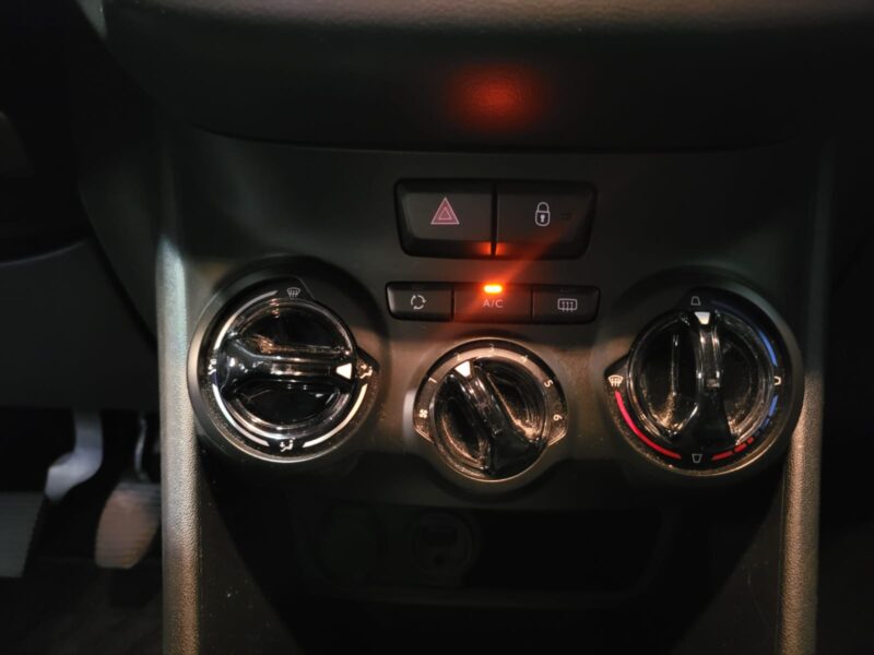 PEUGEOT 208 1.6 BlueHDi 75cv Active // APPLE CARPLAY/ANDROID AUTO/MIRROR LINK