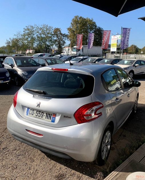 PEUGEOT 208 