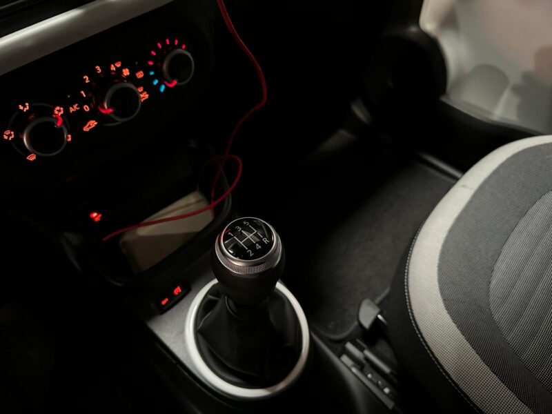 RENAULT TWINGO III 1.0 SCe 65cv Zen 1ère Main 8500kms // CLIMATISATION/LIMITEUR DE VITESSE/PRISE AUX