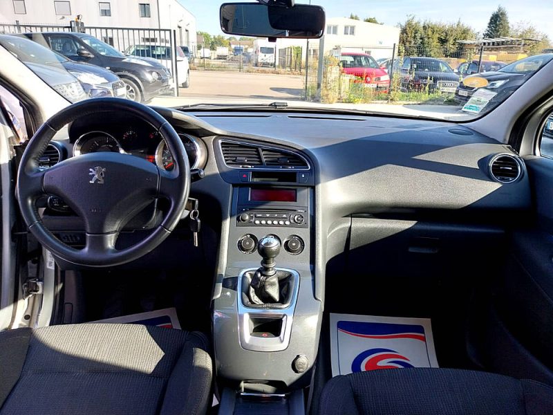 PEUGEOT 5008 1.6 HDi 110 Confort
