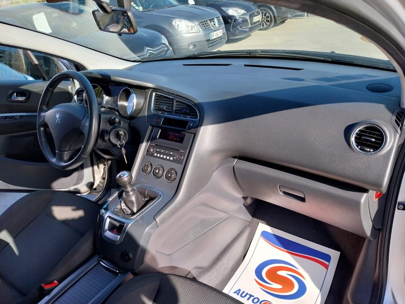 PEUGEOT 5008 1.6 HDi 110 Confort