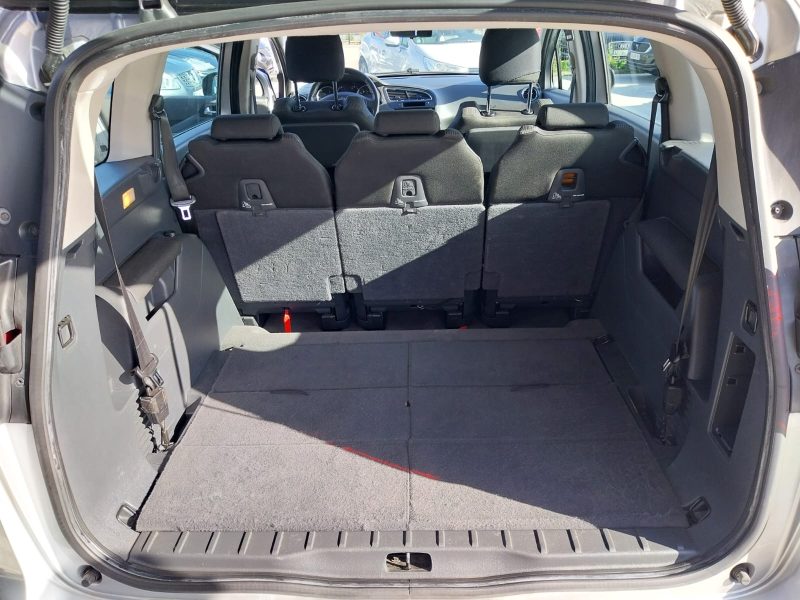 PEUGEOT 5008 1.6 HDi 110 Confort