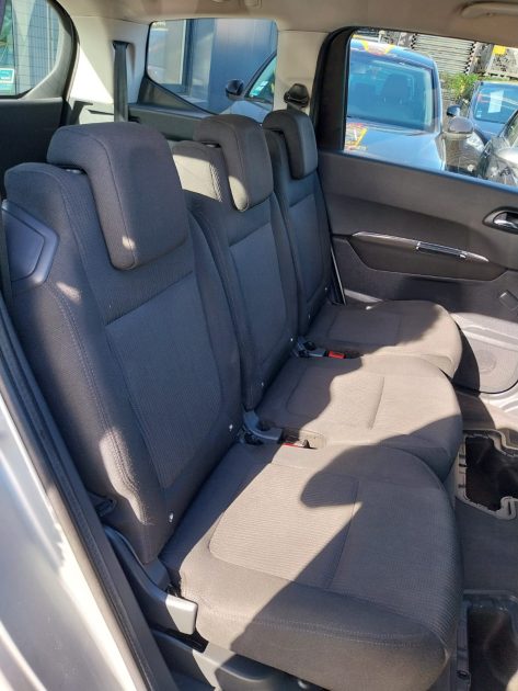 PEUGEOT 5008 1.6 HDi 110 Confort