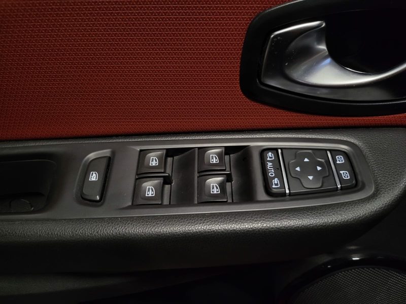 1.2 TCe 120cv INTENS / TOIT PANORAMIQUE / RADAR DE RECUL / GPS