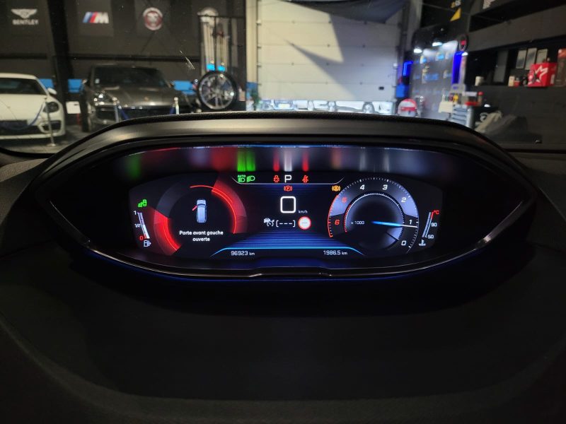 PEUGEOT 5008 II 2.0 BlueHDi 180cv GT 7PL / APPLE CAR PLAY / TOIT OUVRANT/ SIEGES CHAUFFANT