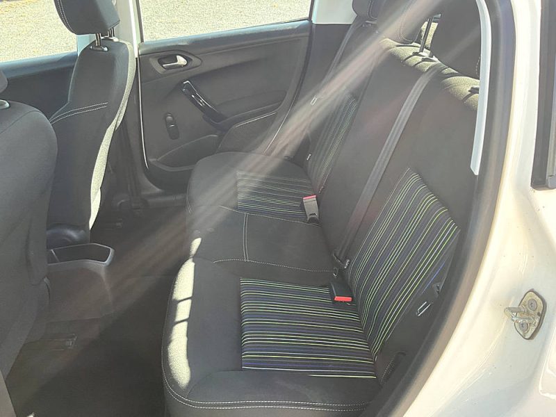 PEUGEOT 208  2018