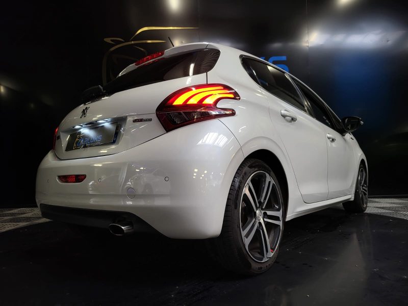 PEUGEOT 208 1.2 THP 110CH GTLINE / TOIT PANORAMIQUE+APPLE CARPLAY