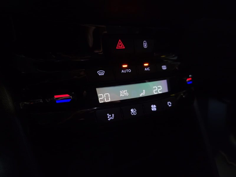 PEUGEOT 208 1.2 THP 110CH GTLINE / TOIT PANORAMIQUE+APPLE CARPLAY