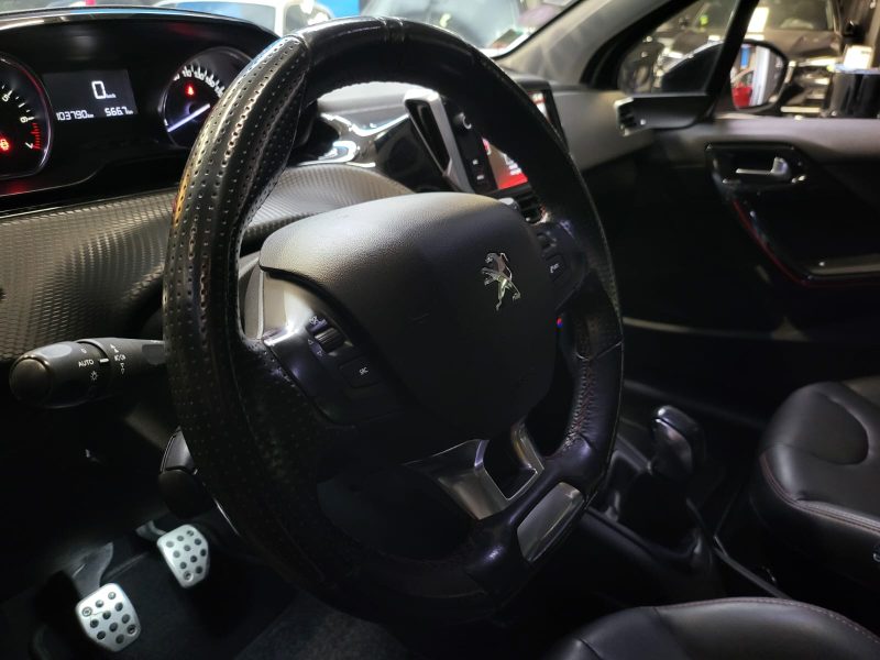PEUGEOT 208 1.2 THP 110CH GTLINE / TOIT PANORAMIQUE+APPLE CARPLAY