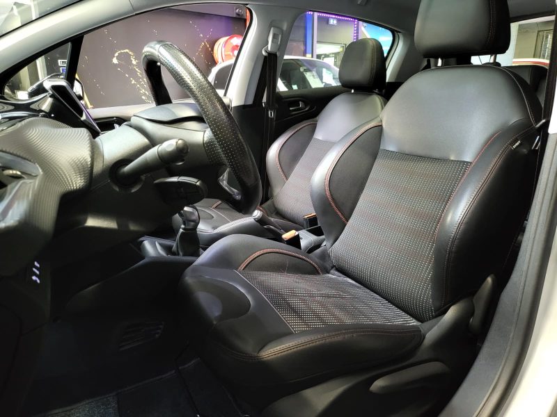 PEUGEOT 208 1.2 THP 110CH GTLINE / TOIT PANORAMIQUE+APPLE CARPLAY