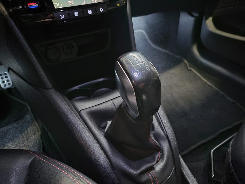 PEUGEOT 208 1.2 THP 110CH GTLINE / TOIT PANORAMIQUE+APPLE CARPLAY