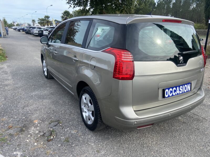 PEUGEOT 5008 HDI 115 BUSINESS PACK