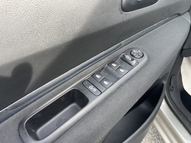 PEUGEOT 5008 HDI 115 BUSINESS PACK