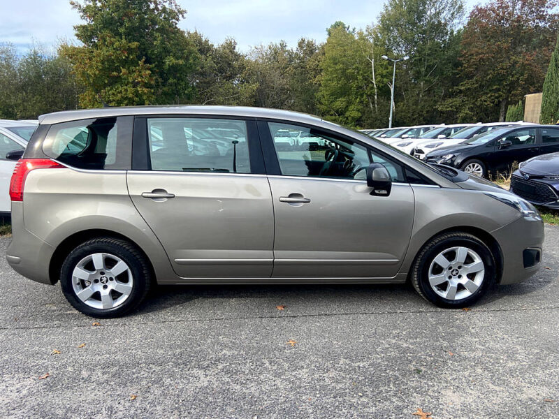 PEUGEOT 5008 HDI 115 BUSINESS PACK