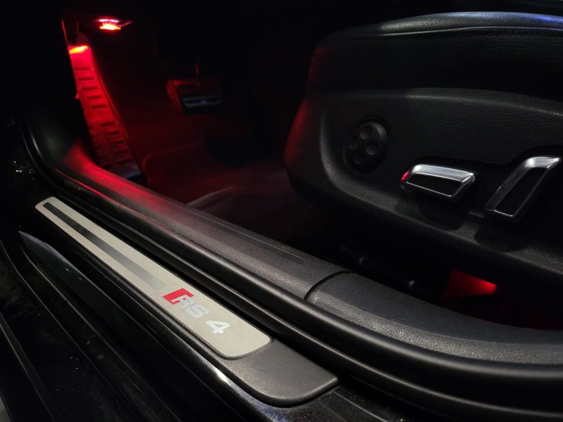 AUDI RS4 AVANT V8 4.2L 450CH QUATTRO SUIVI COMPLET AUDI / LIGNE MILLTEK+FREINS CERAMIQUE+VOLANT CARB