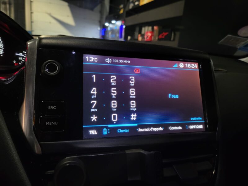 PEUGEOT 208 1.2 PureTech 82cv Allure // SIEGES CHAUFFANT/TOIT PANORAMIQUE/CAMERA DE RECUL