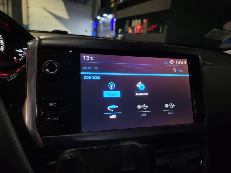 PEUGEOT 208 1.2 PureTech 82cv Allure // SIEGES CHAUFFANT/TOIT PANORAMIQUE/CAMERA DE RECUL