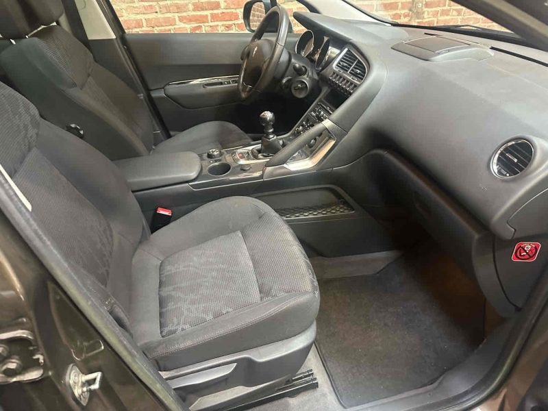 PEUGEOT 3008 1.6 HDi 112 cv Allure