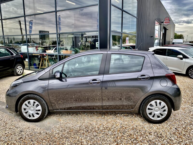 TOYOTA YARIS DYNAMIC 2015