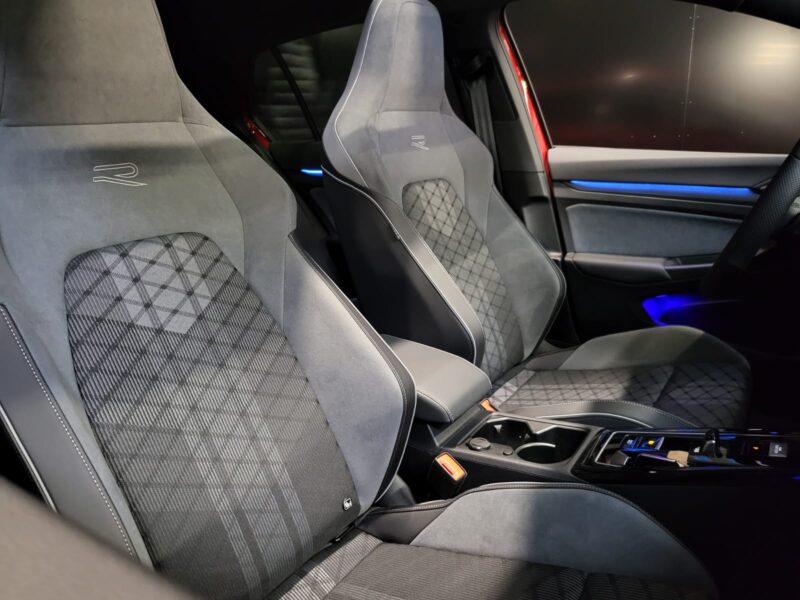 VOLKSWAGEN GOLF VIII 1.5 ETSI 150 CV R-LINE / TOIT OUVRANT / CAMERA / CARPLAY