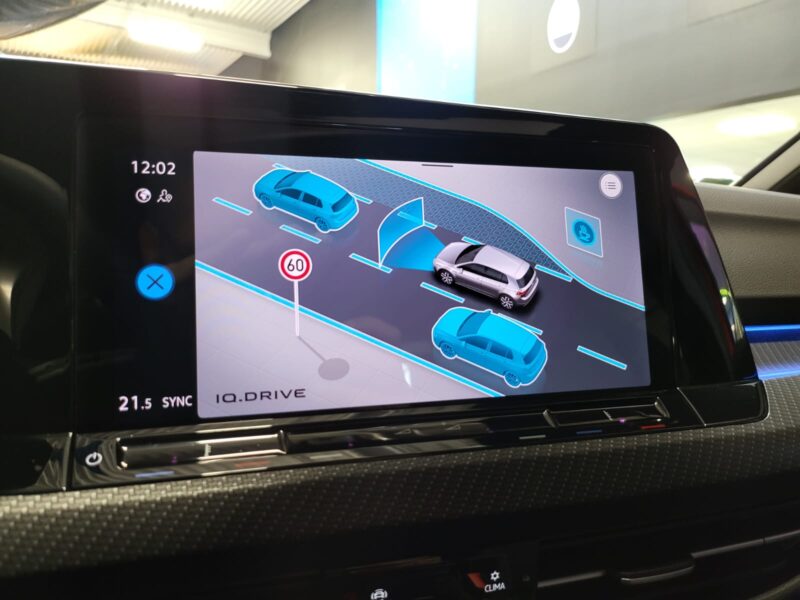 VOLKSWAGEN GOLF VIII 1.5 ETSI 150 CV R-LINE / TOIT OUVRANT / CAMERA / CARPLAY