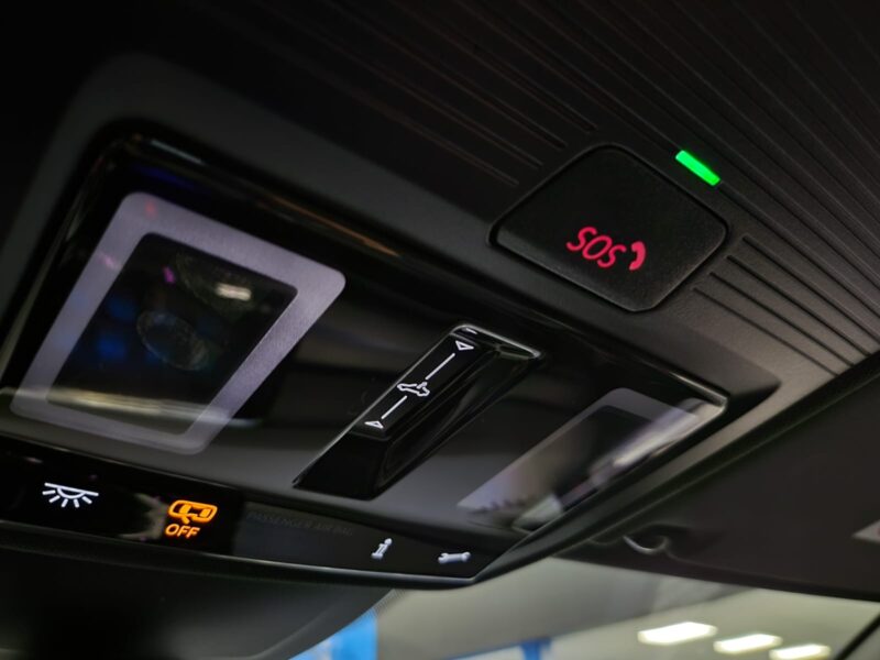 VOLKSWAGEN GOLF VIII 1.5 ETSI 150 CV R-LINE / TOIT OUVRANT / CAMERA / CARPLAY