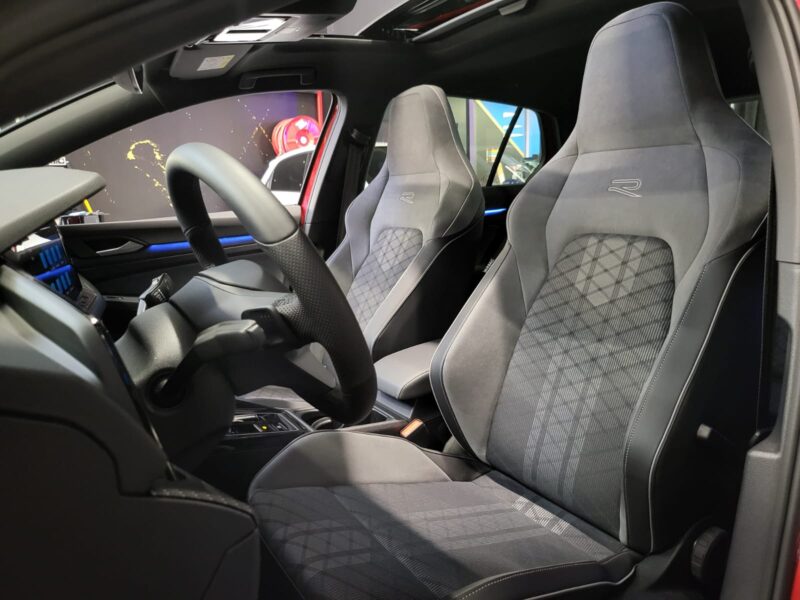 VOLKSWAGEN GOLF VIII 1.5 ETSI 150 CV R-LINE / TOIT OUVRANT / CAMERA / CARPLAY