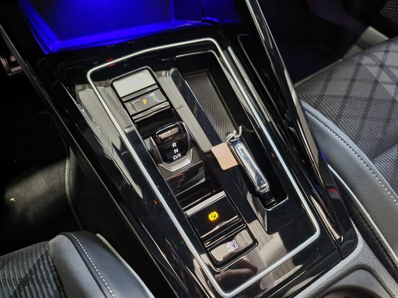 VOLKSWAGEN GOLF VIII 1.5 ETSI 150 CV R-LINE / TOIT OUVRANT / CAMERA / CARPLAY