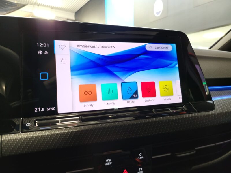 VOLKSWAGEN GOLF VIII 1.5 ETSI 150 CV R-LINE / TOIT OUVRANT / CAMERA / CARPLAY