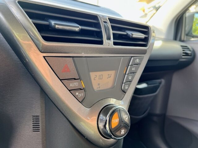 TOYOTA  IQ 1,0 69CH VVT-I AUTOMATIIQUE 2009