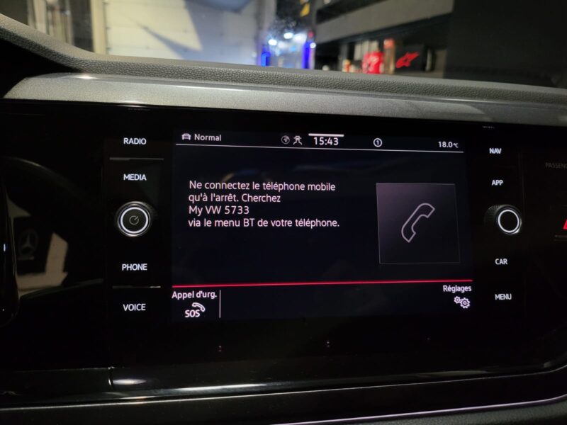 VOLKSWAGEN POLO VI GTI 2.0 TFSI 200cv DSG6 // TOIT OUVRANT/SIEGES CHAUFANTS/CHARGEUR A INDUCTION