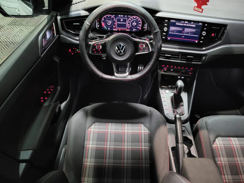 VOLKSWAGEN POLO VI GTI 2.0 TFSI 200cv DSG6 // TOIT OUVRANT/SIEGES CHAUFANTS/CHARGEUR A INDUCTION