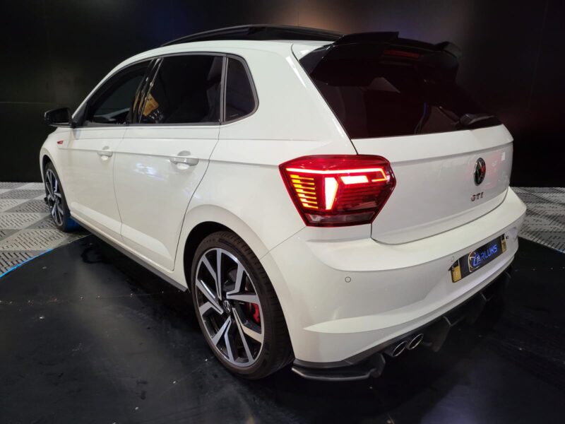 VOLKSWAGEN POLO VI GTI 2.0 TFSI 200cv DSG6 // TOIT OUVRANT/SIEGES CHAUFANTS/CHARGEUR A INDUCTION