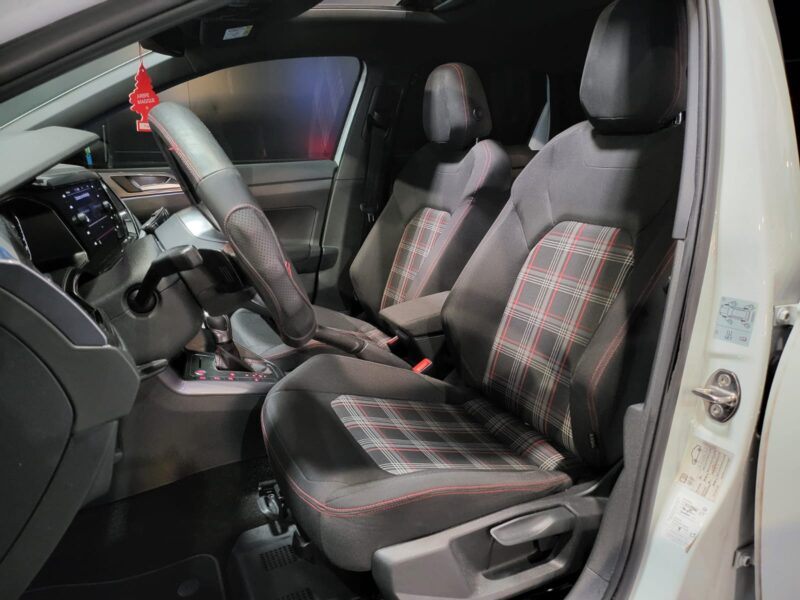 VOLKSWAGEN POLO VI GTI 2.0 TFSI 200cv DSG6 // TOIT OUVRANT/SIEGES CHAUFANTS/CHARGEUR A INDUCTION